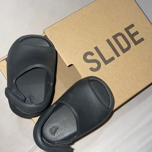 Yeezy Infant Onyx Slide - Picture 1 of 7